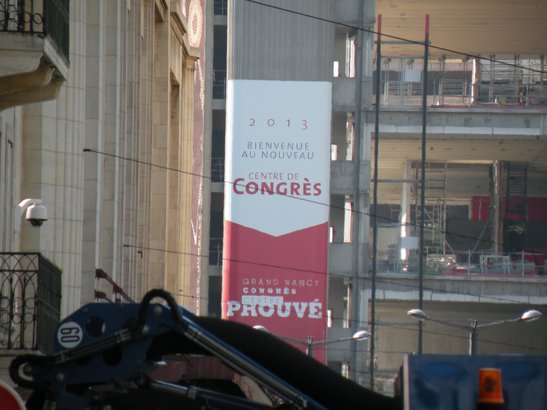  panneau annonçant le futur Centre de Congrès